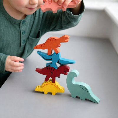 Enfant empilant jeu d'équilibre 