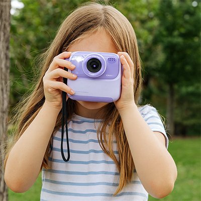 Fille prenant photo Appareil photo enfant
