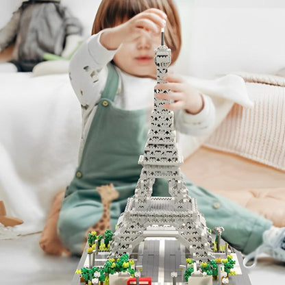 Jeu de construction enfant construisant Tour Eiffel