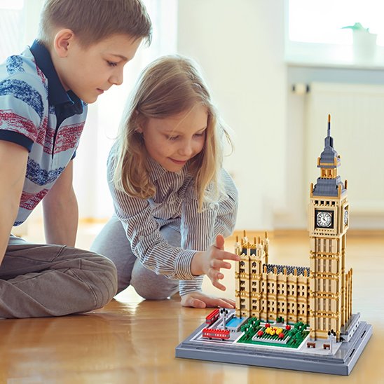Jeu de construction fille et garçon avec Big Ben Blocks