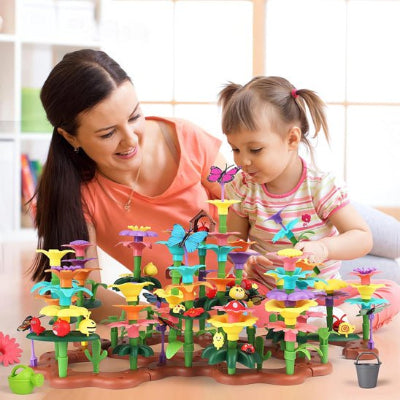 jeux de construction créakid maman fillette jouant jardin de fleurs