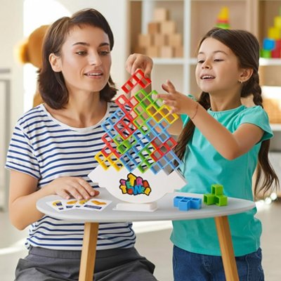 Maman fillette jouant Jeu d adresse et d'équilibre